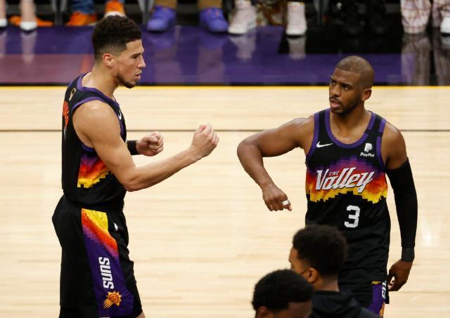 星空体育app下载-保罗唱罢布克登台！太阳小将半场21分扼住雄鹿咽喉